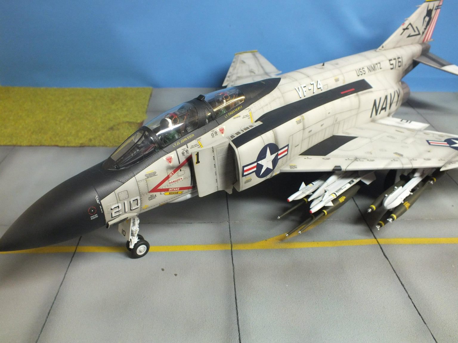 Tamiya : McDonnell Douglas F-4J Phantom II Marines : 1/32 Scale ...